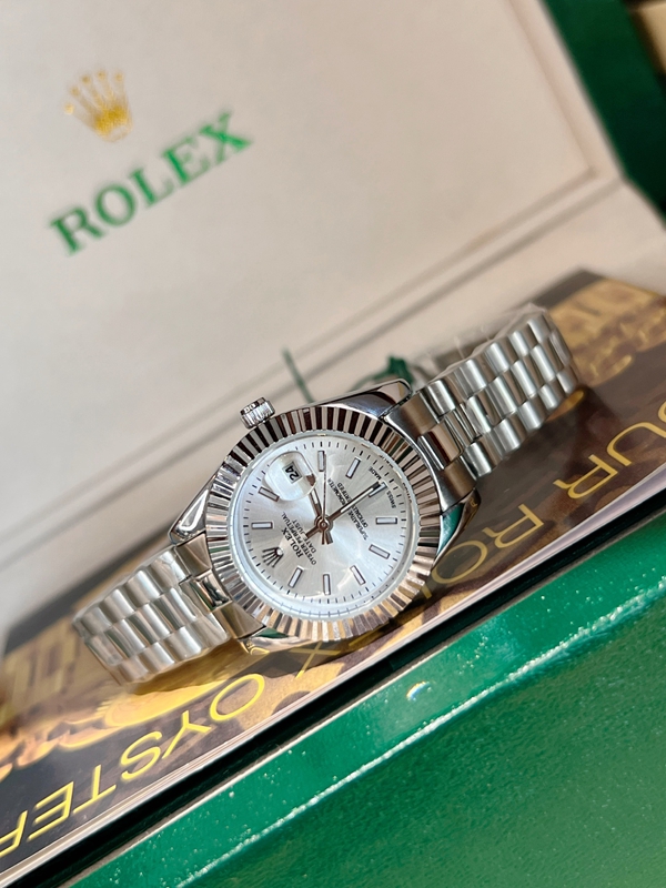 ブランド時計側面デザイン